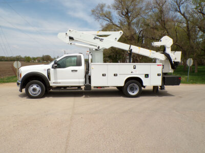 DPM2-40MH bucket truck build